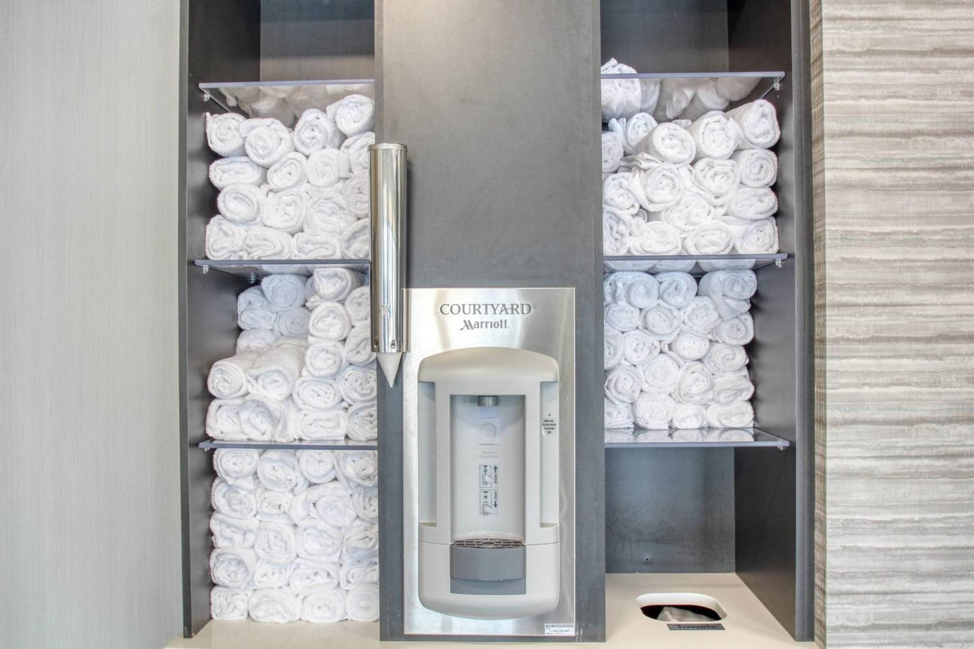 Courtyard By Marriott Fargo Otel Dış mekan fotoğraf